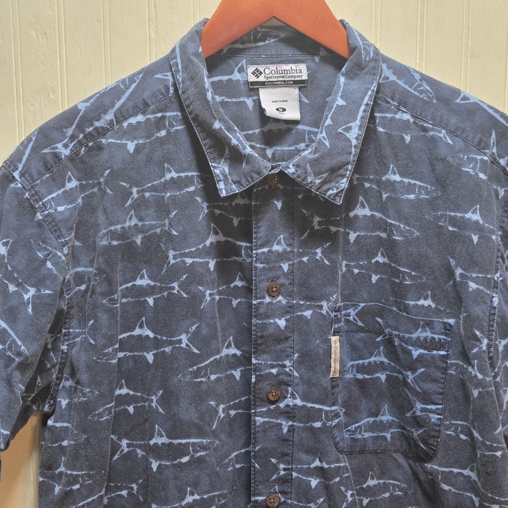 Columbia Shirt Mens Medium Blue Shark Print Short Sleeve‎ Button Front Casual